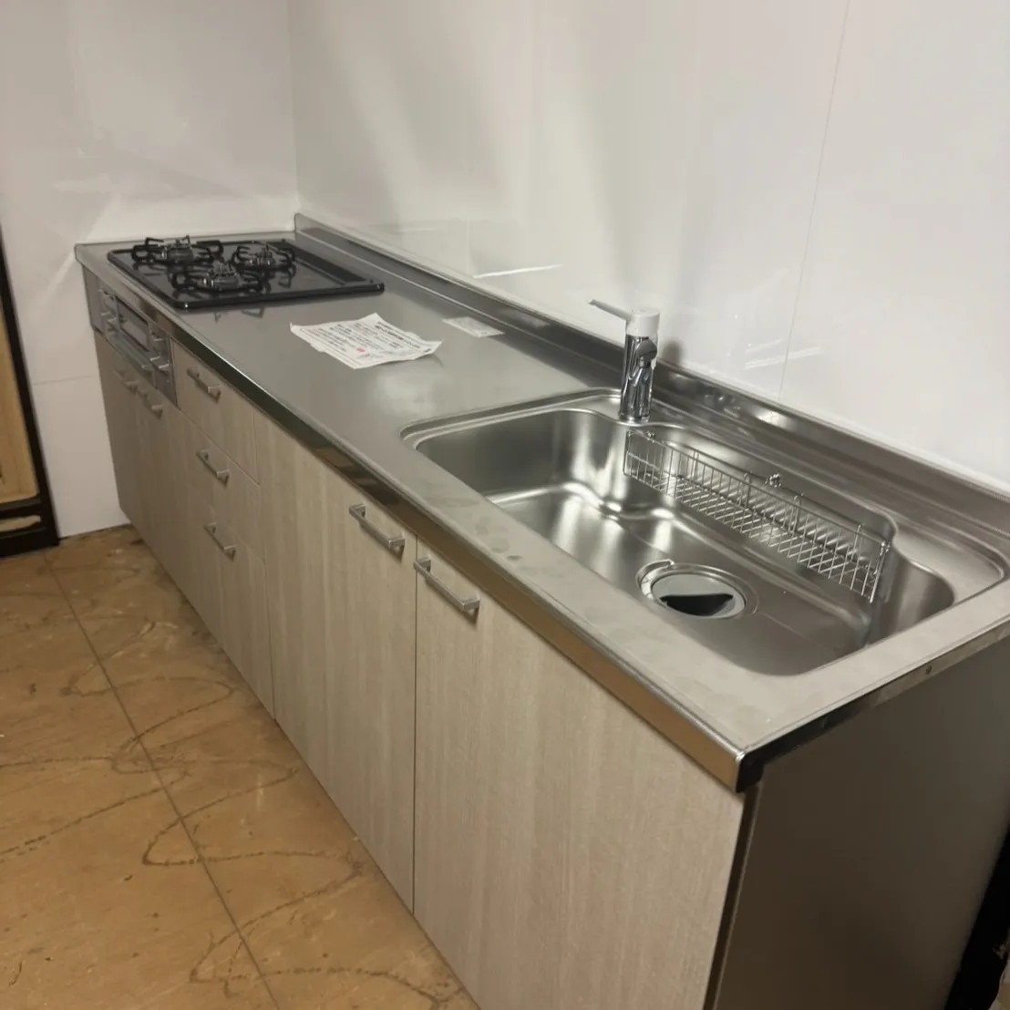 🏡✨ 新たな命を吹き込むリフォームプロジェクト進行中！キッチ...